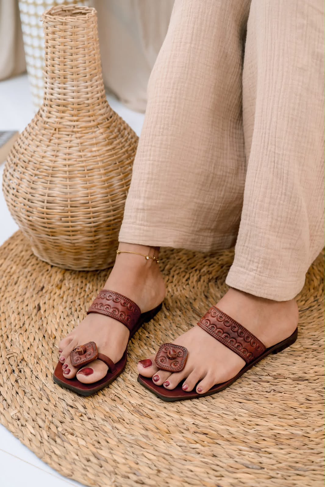 Leather Desi Toe Ring Flats