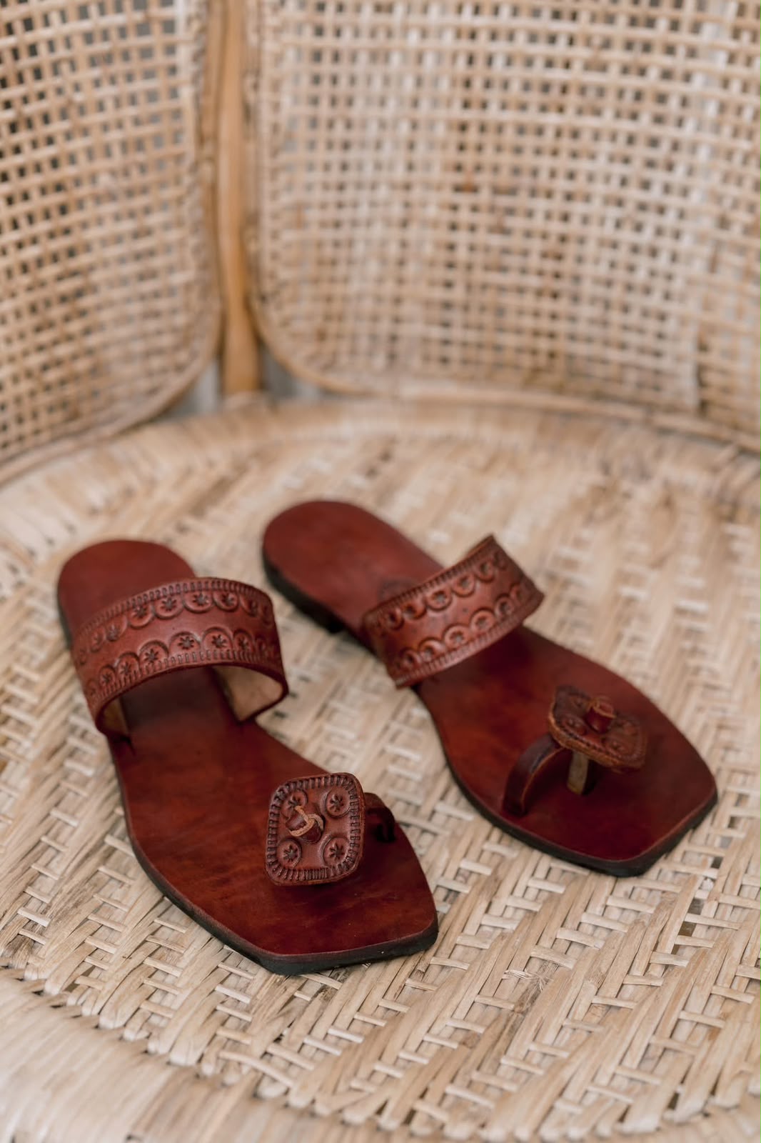 Leather Desi Toe Ring Flats