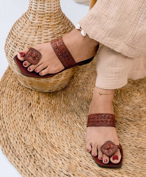 Leather Desi Toe Ring Flats